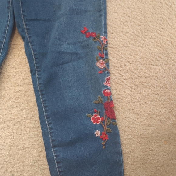Mossimo floral embroidered Jeans - Picture 4 of 9